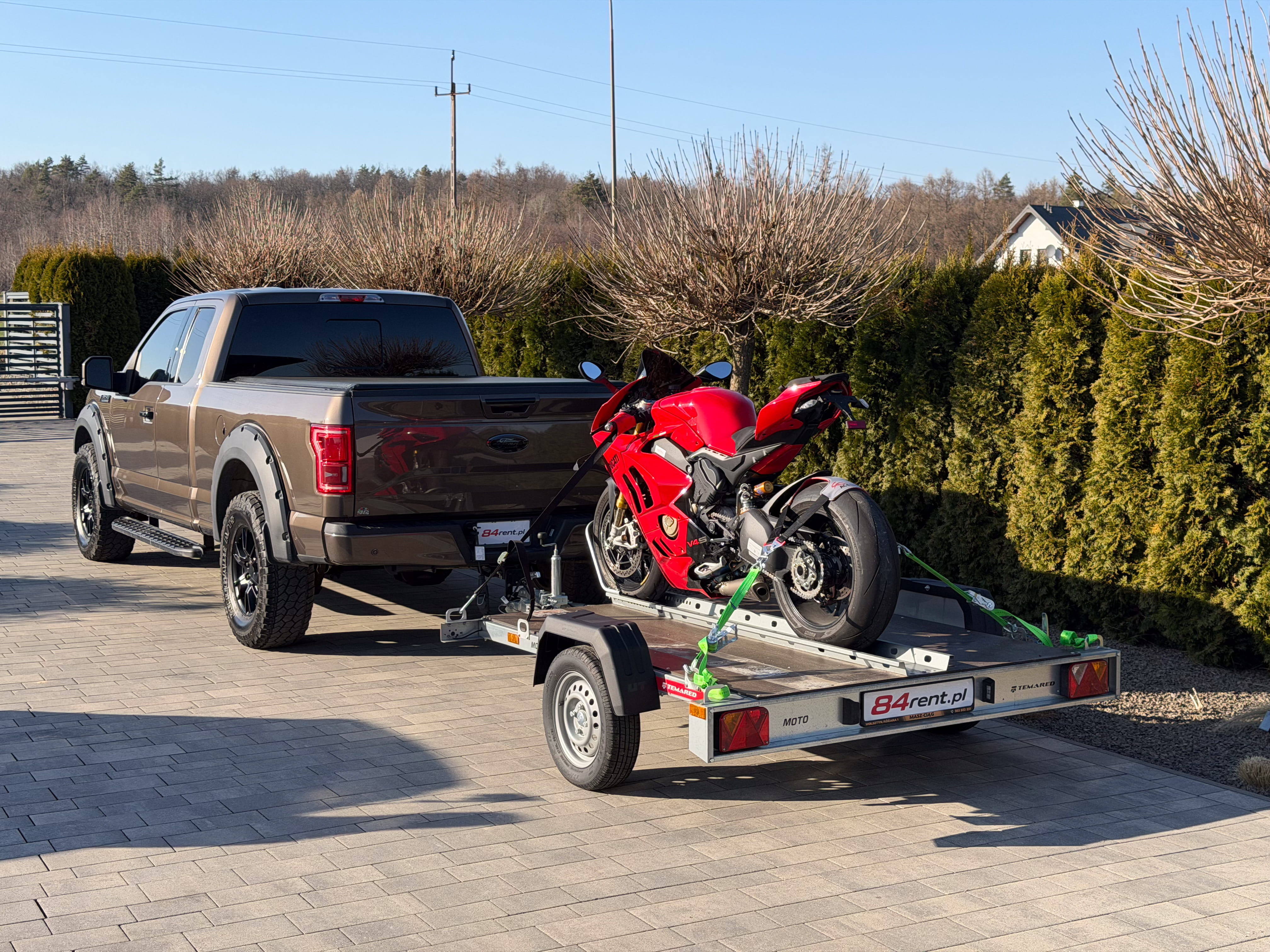 Ford F150 z przyczepką